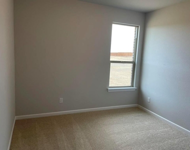 1306 Sundance Lane - Photo Thumbnail 8