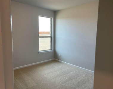 1306 Sundance Lane - Photo Thumbnail 9