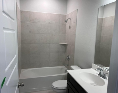 1306 Sundance Lane - Photo Thumbnail 11