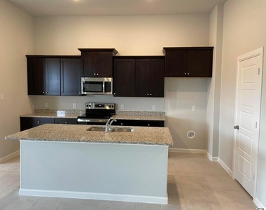 1306 Sundance Lane - Photo Thumbnail 4