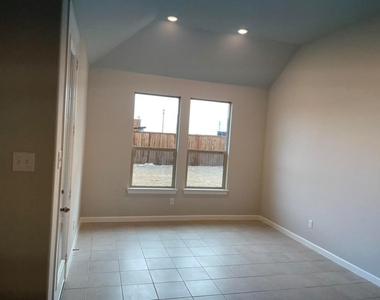 1306 Sundance Lane - Photo Thumbnail 6