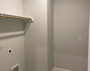 1306 Sundance Lane - Photo Thumbnail 15