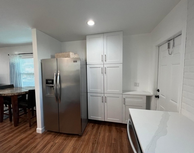 4104 Garden Avenue - Photo Thumbnail 2