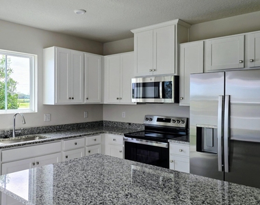 15712 Sw Seasons Street - Photo Thumbnail 8