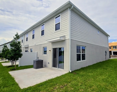 15712 Sw Seasons Street - Photo Thumbnail 3