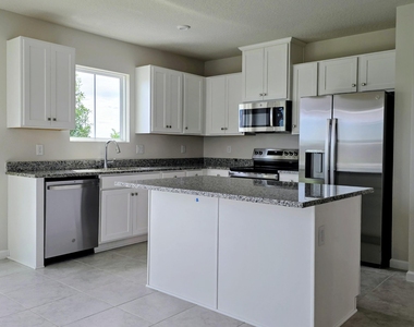 15712 Sw Seasons Street - Photo Thumbnail 10