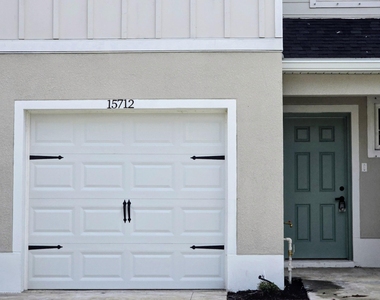 15712 Sw Seasons Street - Photo Thumbnail 2