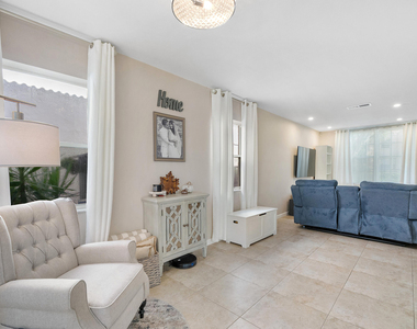 10961 Nw 12th Drive - Photo Thumbnail 6