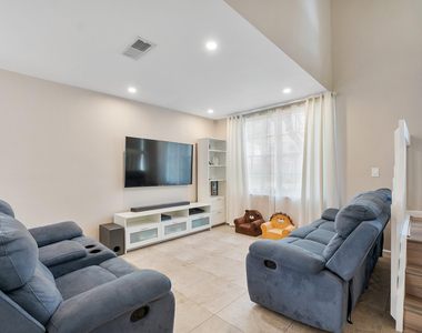 10961 Nw 12th Drive - Photo Thumbnail 3