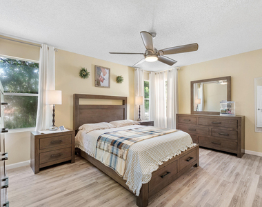 10961 Nw 12th Drive - Photo Thumbnail 17
