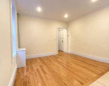 West 152nd Street - Photo Thumbnail 4