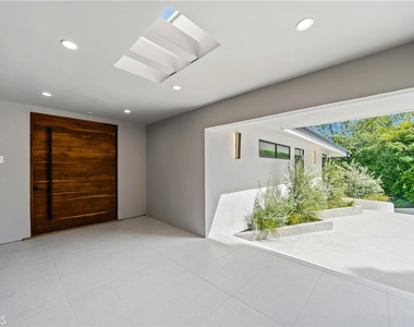 16105 Clear Oak Drive - Photo Thumbnail 2