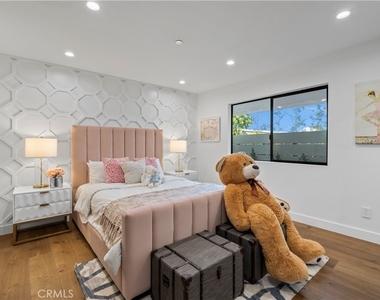 16105 Clear Oak Drive - Photo Thumbnail 21