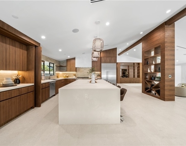 16105 Clear Oak Drive - Photo Thumbnail 9