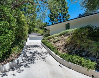 16105 Clear Oak Drive - Photo Thumbnail 40