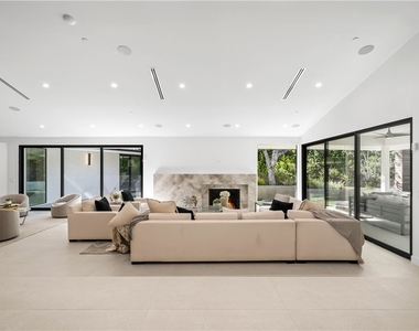 16105 Clear Oak Drive - Photo Thumbnail 5