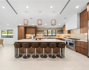 16105 Clear Oak Drive - Photo Thumbnail 8