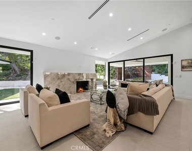 16105 Clear Oak Drive - Photo Thumbnail 4
