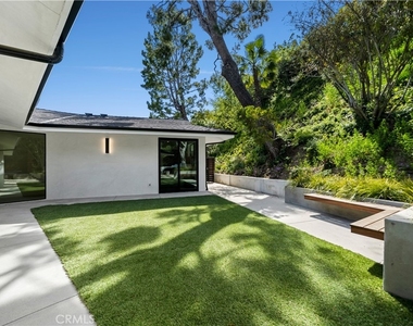 16105 Clear Oak Drive - Photo Thumbnail 32