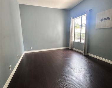 5738 Skyview Way - Photo Thumbnail 12