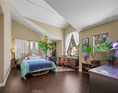 5738 Skyview Way - Photo Thumbnail 9