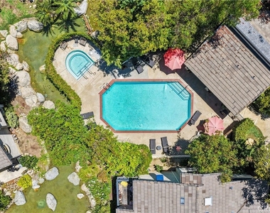 5738 Skyview Way - Photo Thumbnail 6