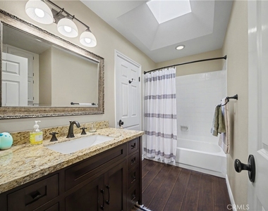 5738 Skyview Way - Photo Thumbnail 19
