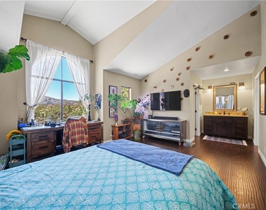 5738 Skyview Way - Photo Thumbnail 11