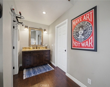 5738 Skyview Way - Photo Thumbnail 20