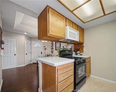 5738 Skyview Way - Photo Thumbnail 18