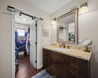 5738 Skyview Way - Photo Thumbnail 21