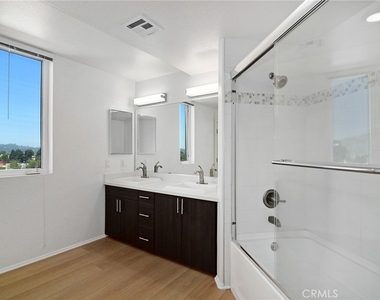 124 W Colorado - Photo Thumbnail 17