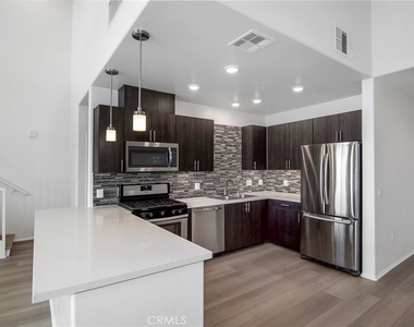 124 W Colorado - Photo Thumbnail 4