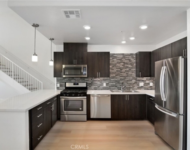 124 W Colorado - Photo Thumbnail 3