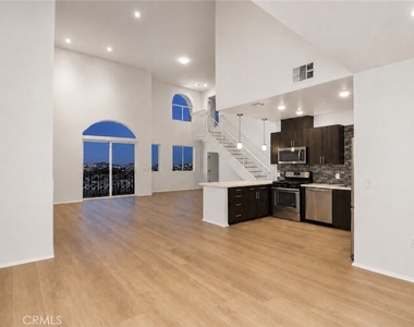 124 W Colorado - Photo Thumbnail 2