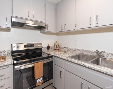 7301 Lennox Avenue - Photo Thumbnail 8