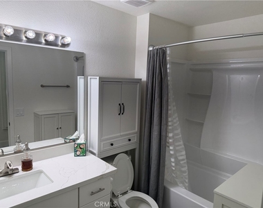 22 Glenshire Lane - Photo Thumbnail 12