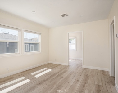 529 E Walnut Avenue - Photo Thumbnail 3