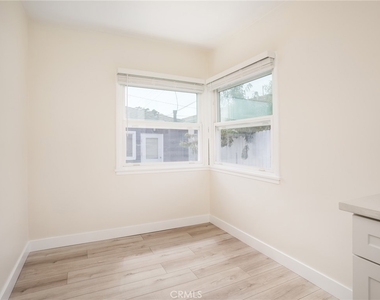 529 E Walnut Avenue - Photo Thumbnail 7