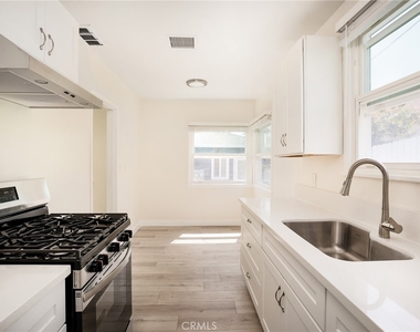 529 E Walnut Avenue - Photo Thumbnail 11