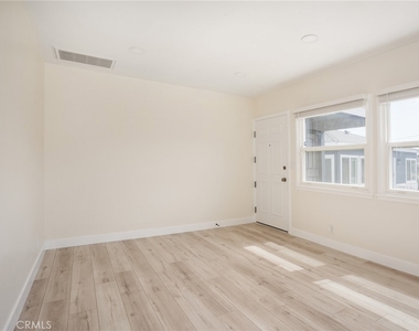 529 E Walnut Avenue - Photo Thumbnail 23