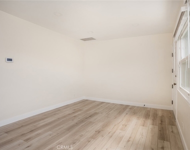 529 E Walnut Avenue - Photo Thumbnail 5