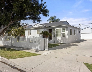 8049 Coral Bell Way - Photo Thumbnail 3