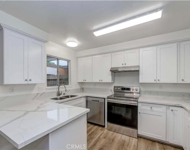 1722 Mitchell Avenue - Photo Thumbnail 5