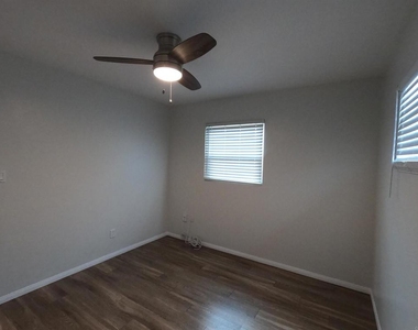 378 Park Way Street - Photo Thumbnail 18