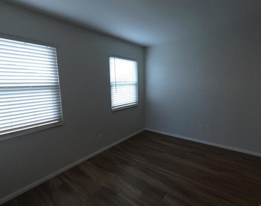 378 Park Way Street - Photo Thumbnail 14