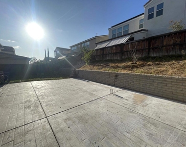 1079 Calle Deceo - Photo Thumbnail 14