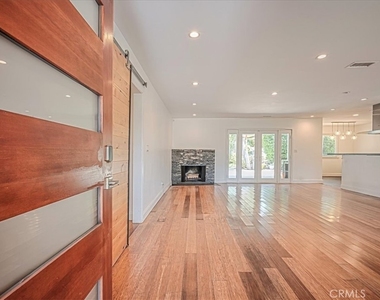 385 E Mendocino Street - Photo Thumbnail 4