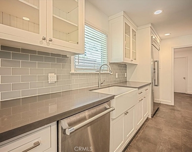 385 E Mendocino Street - Photo Thumbnail 12
