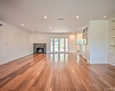 385 E Mendocino Street - Photo Thumbnail 6